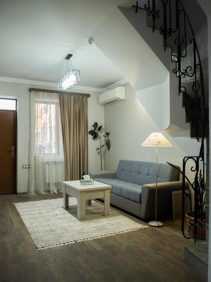 Bonvenon Capsule Hostel Jerevan Buitenkant foto